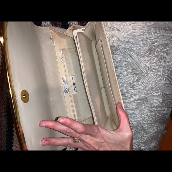 Cream and gold clutch - Picture 4 of 5